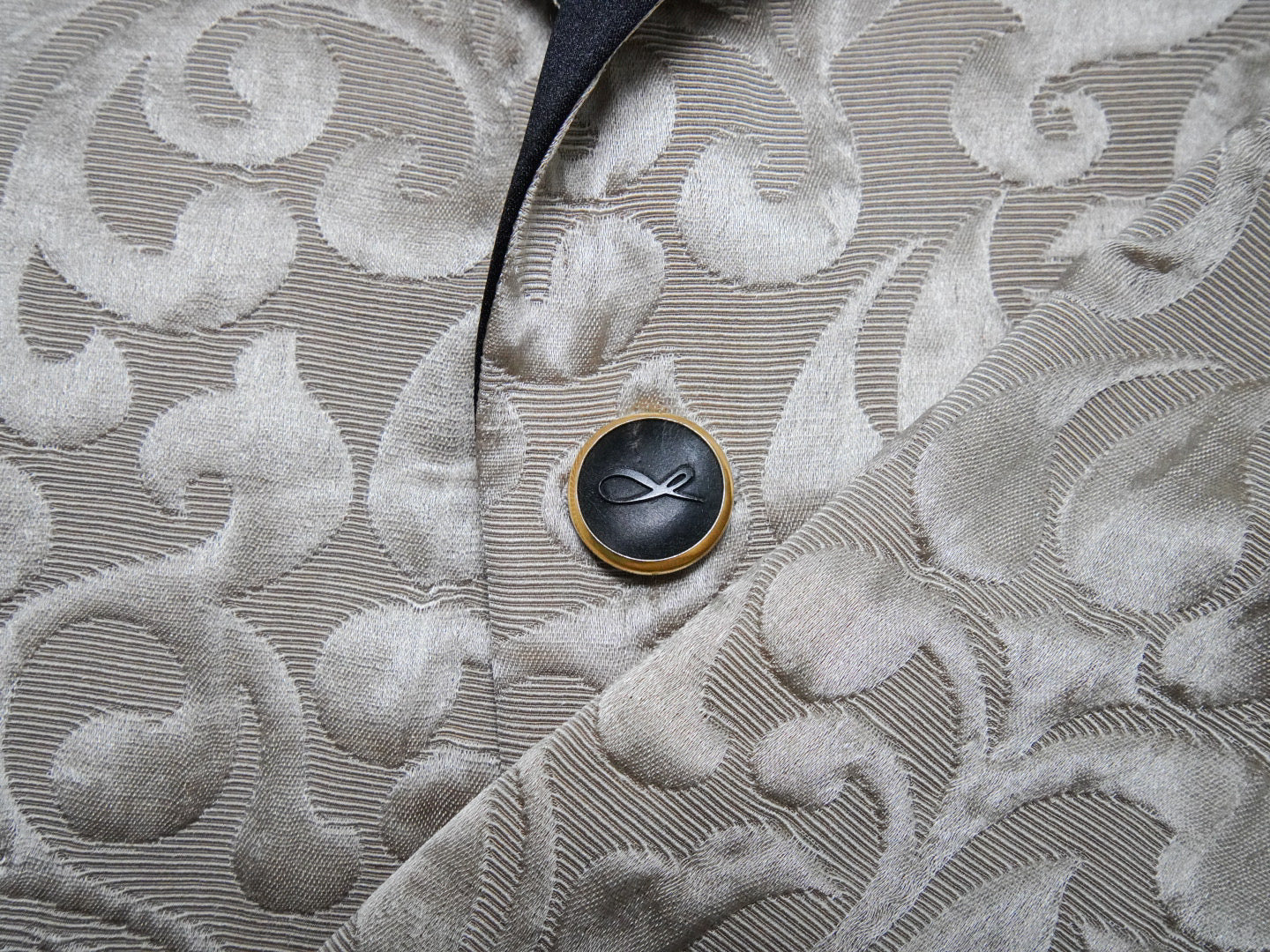 Nero Horn With Gold Tone Buttons For Dinner Jacket-3