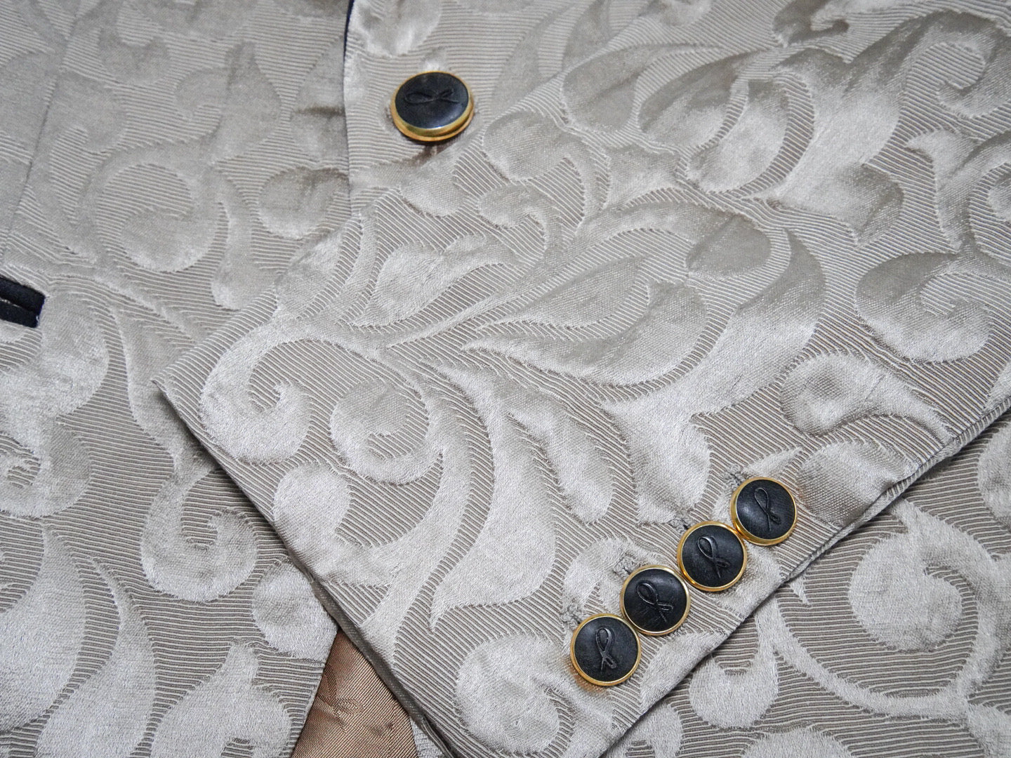Nero Horn With Gold Tone Buttons For Dinner Jacket-4