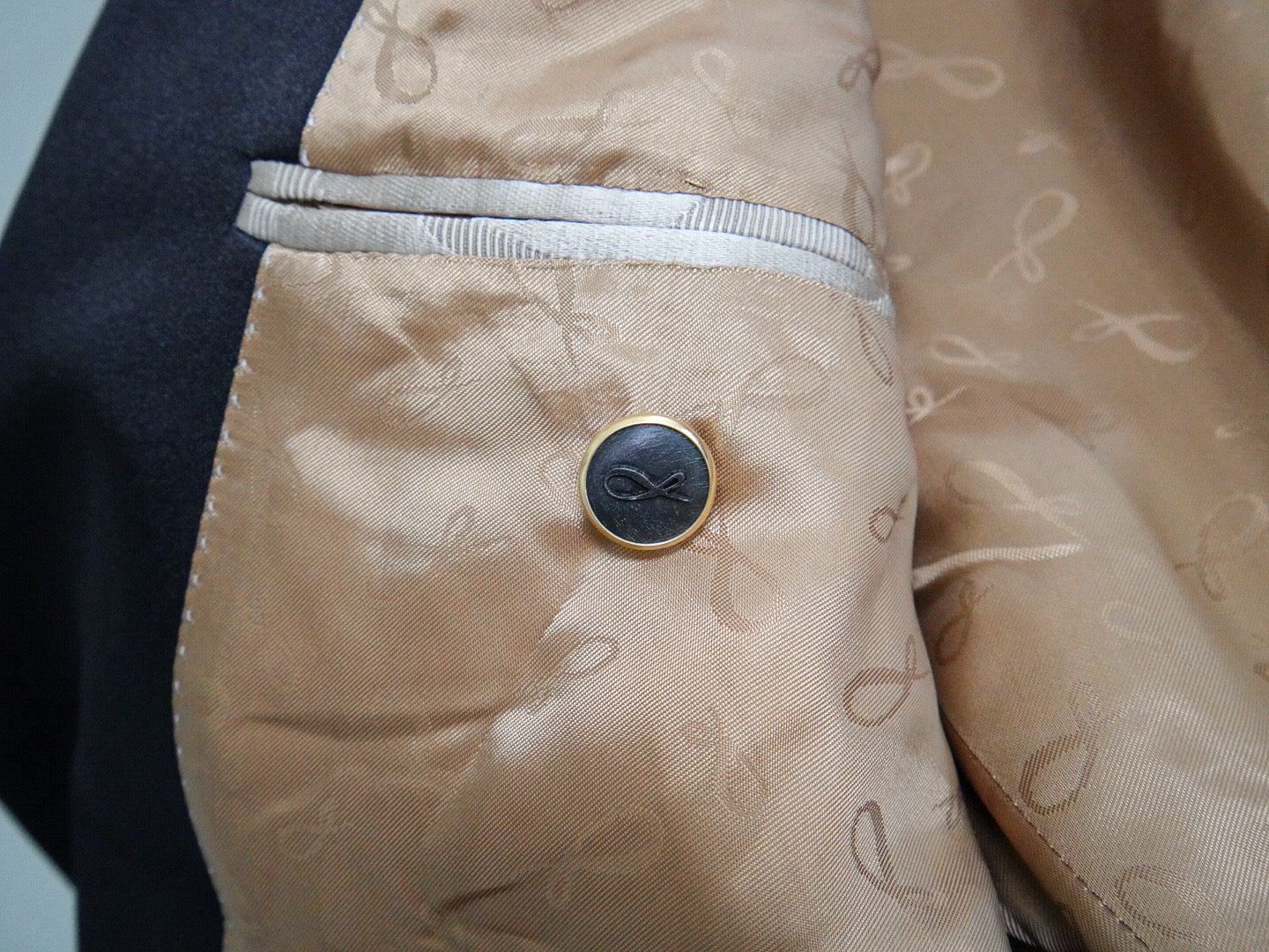 Nero Horn With Gold Tone Buttons For Dinner Jacket-5
