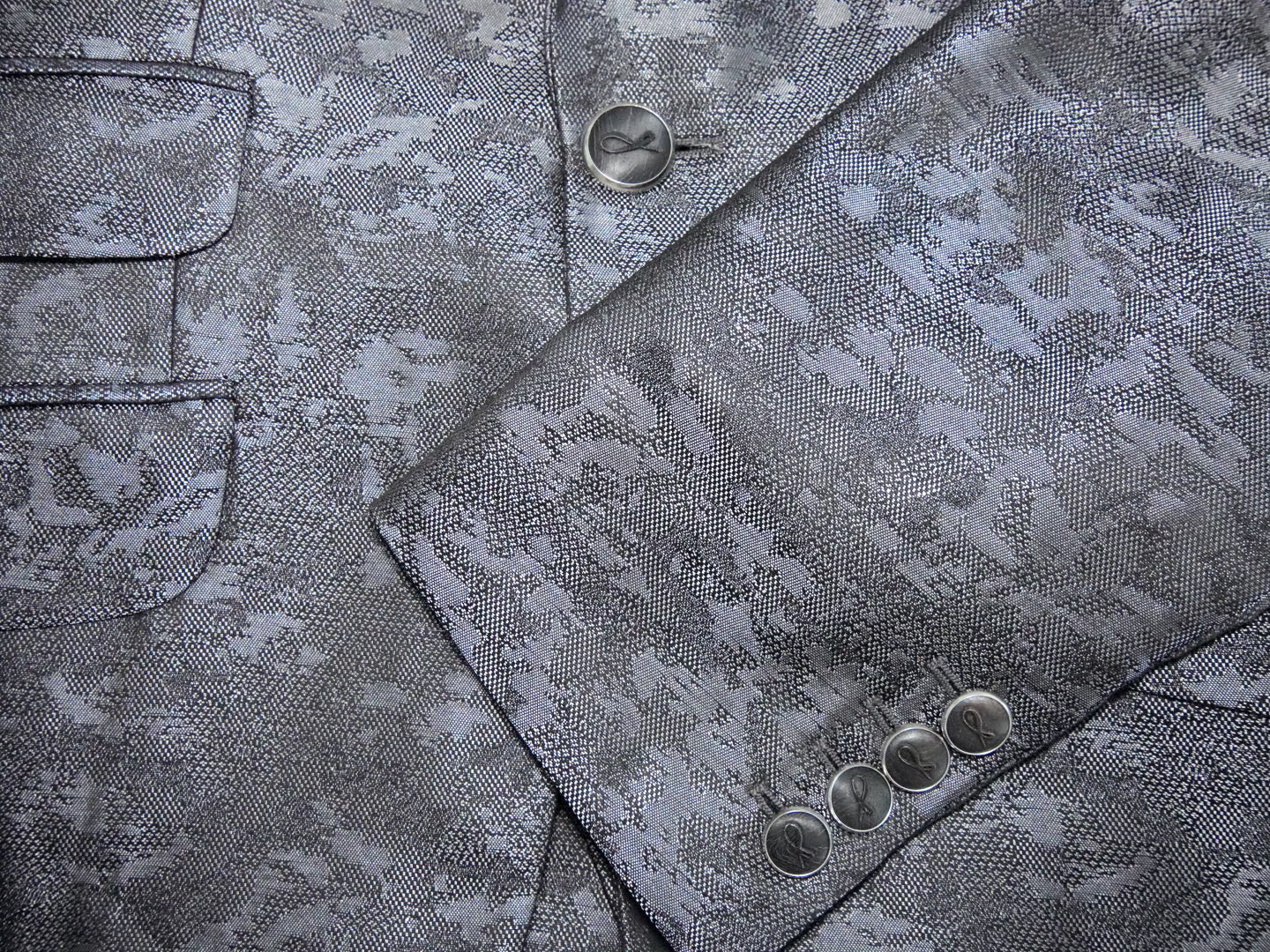 Nero Horn With Silver Tone Buttons For Dinner Jacket-3