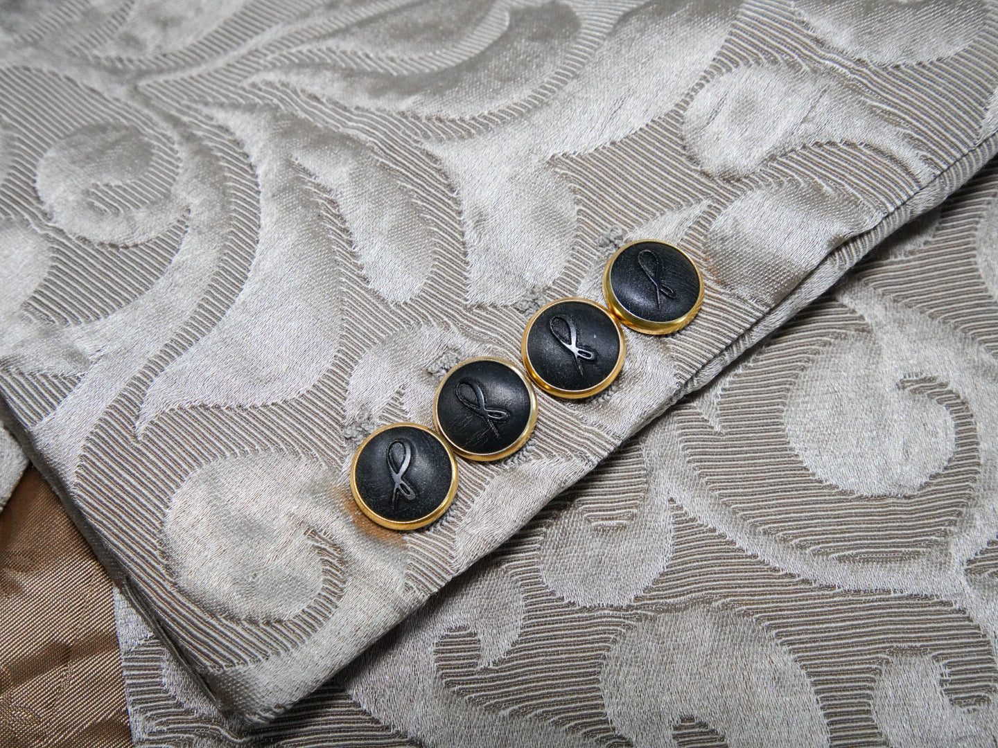 Nero Horn With Gold Tone Buttons For Dinner Jacket-6
