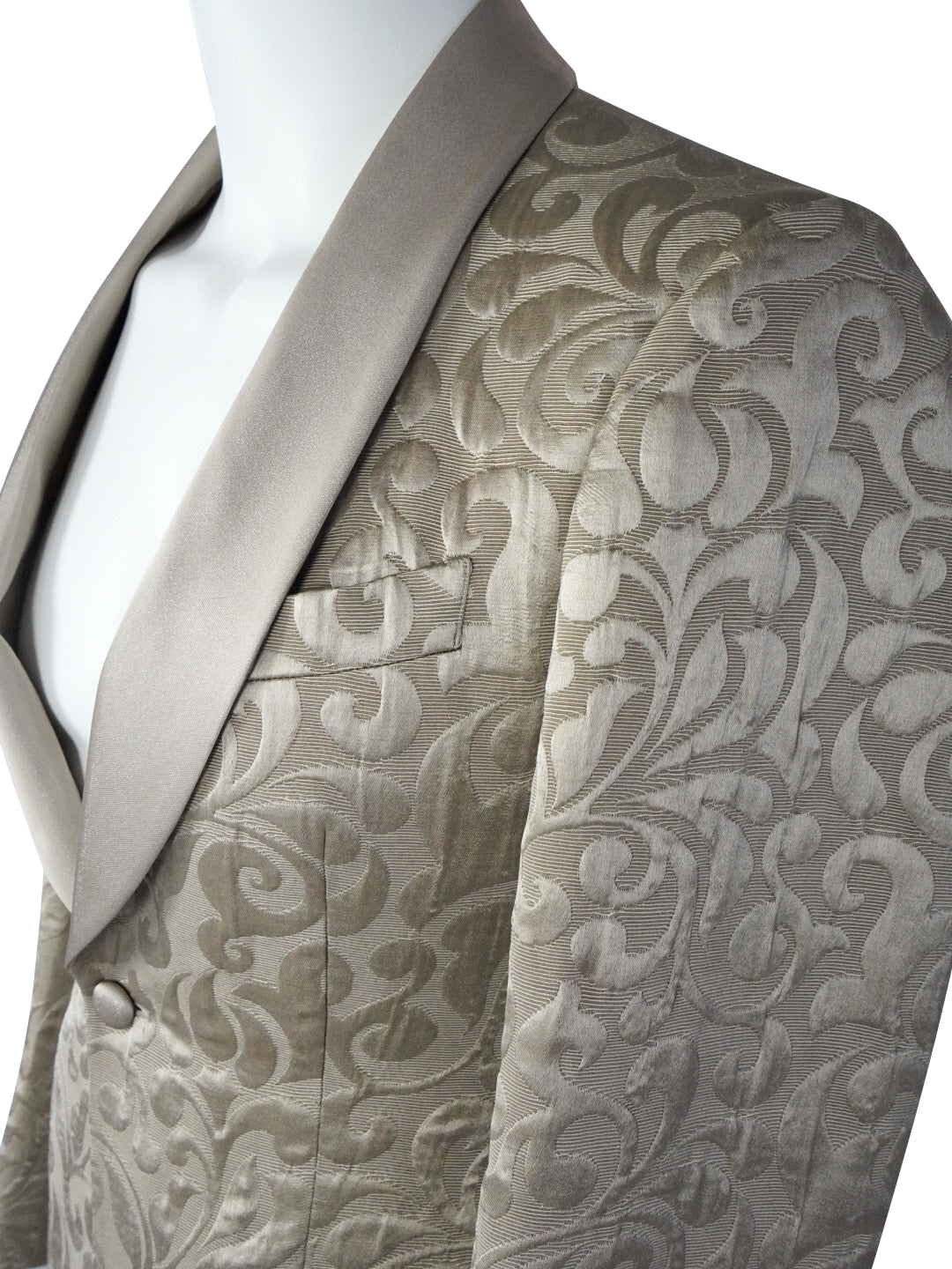 Champagne Oro Paisley Dinner Jacket @ The Vault-6