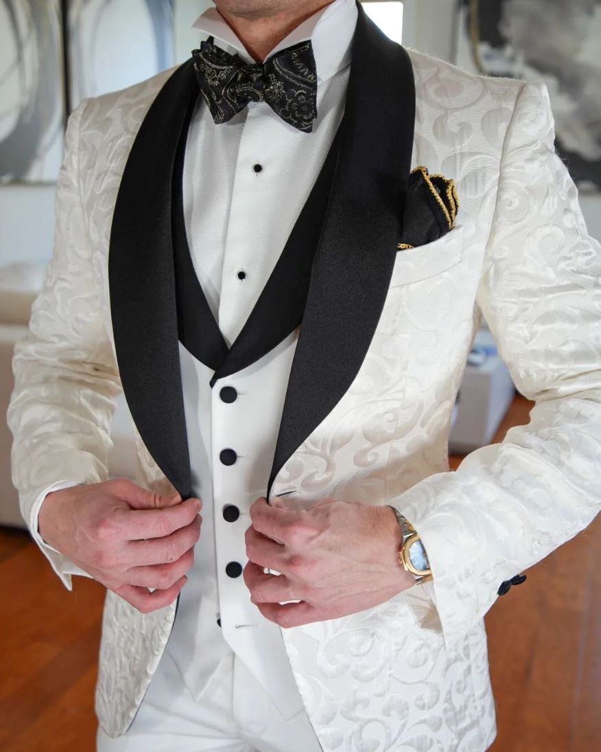 Vanilla & Black Paisley Dinner Jacket @ The Vault