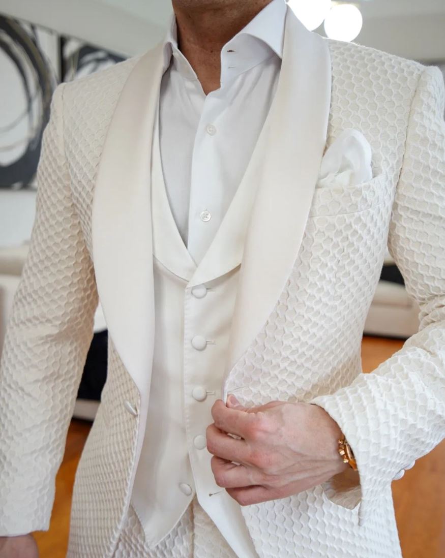 Vaniglia Honeycomb Dinner Jacket @ The Vault